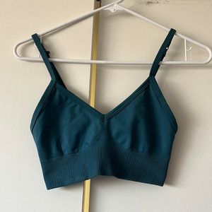 Lululemon Sports Bra! Barely worn + size 2!